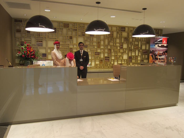 Emirates-Lounge-LAX-Airport-05