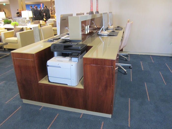 Emirates-Lounge-LAX-Airport-23