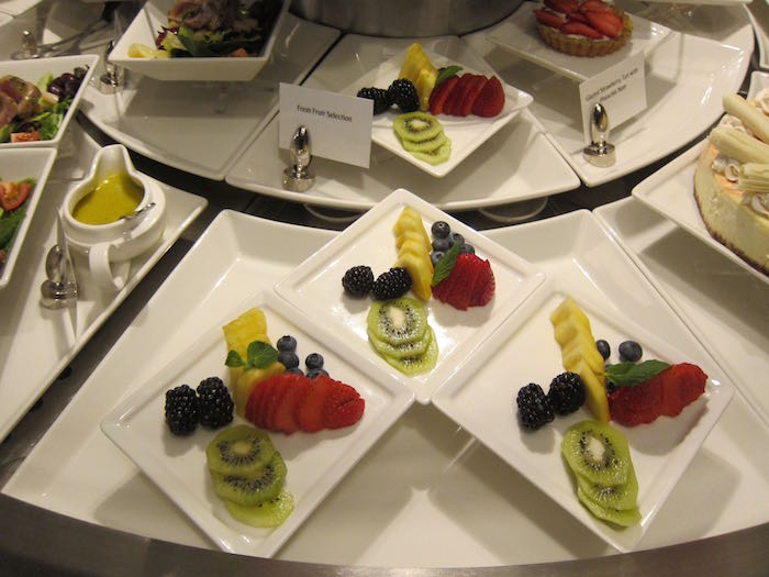 Emirates-Lounge-LAX-Airport-29