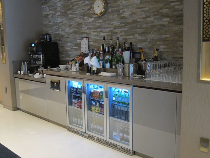 Emirates-Lounge-LAX-Airport-41