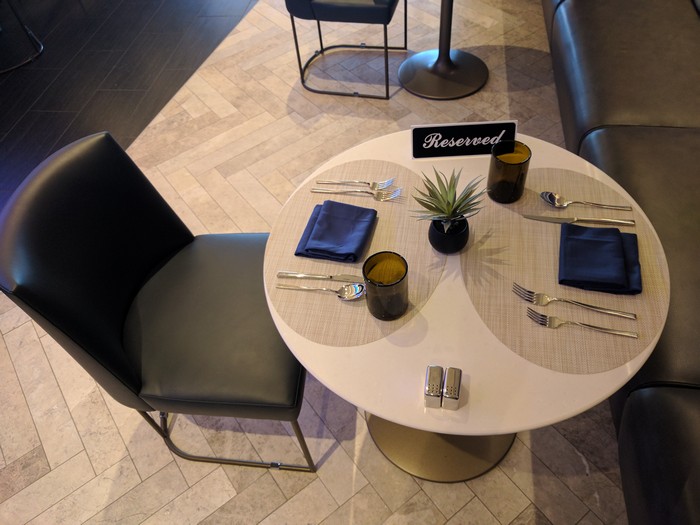 UnitedPolarisLoungeChicago0940